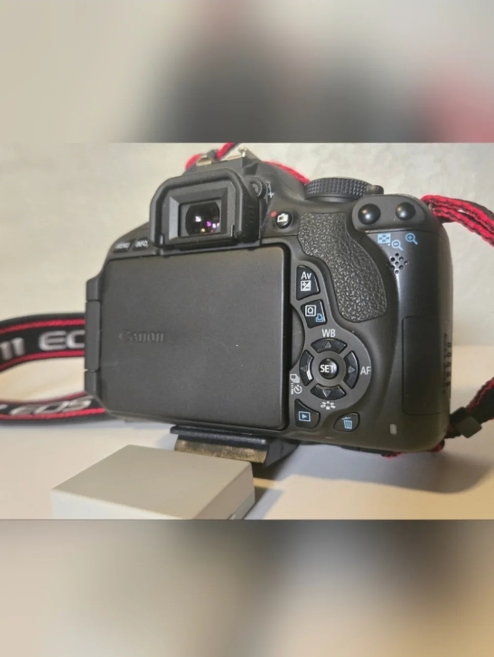 Canon EOS Rebel T3i DSLR Camera w/ Lens & Charger Bundle